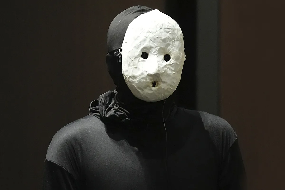 Uketsu, el inquietante youtuber enmascarado japonés que arrasa con sus libros de terror: "El miedo nos ayuda a explorar nuestras ansiedades cotidianas"