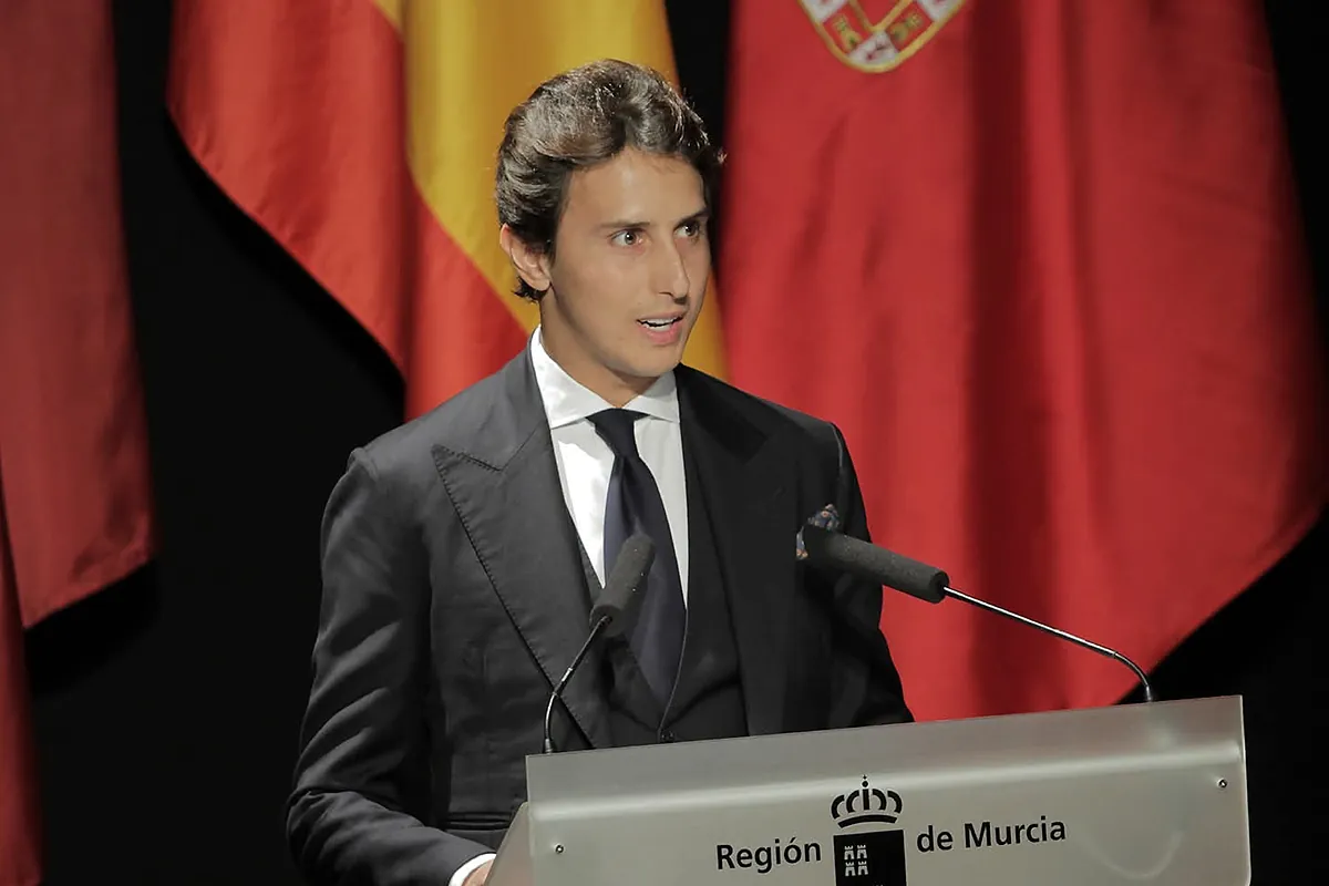 Roca Rey rinde homenaje a José Tomás en su pregón de la feria de Murcia: "Torear es sufrir y después volver a renacer"