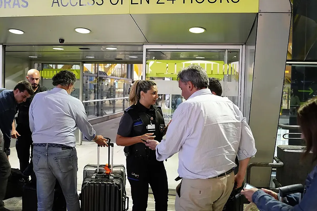 Barajas activa el protocolo de acceso nocturno pero continúa la crisis de sinhogarismo