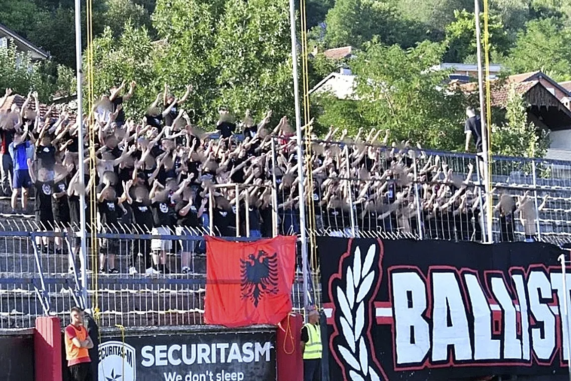 Vallecas se blinda ante los ultras neonazis de un club de Macedonia del Norte: 300 policías y temor a choques con los Bukaneros
