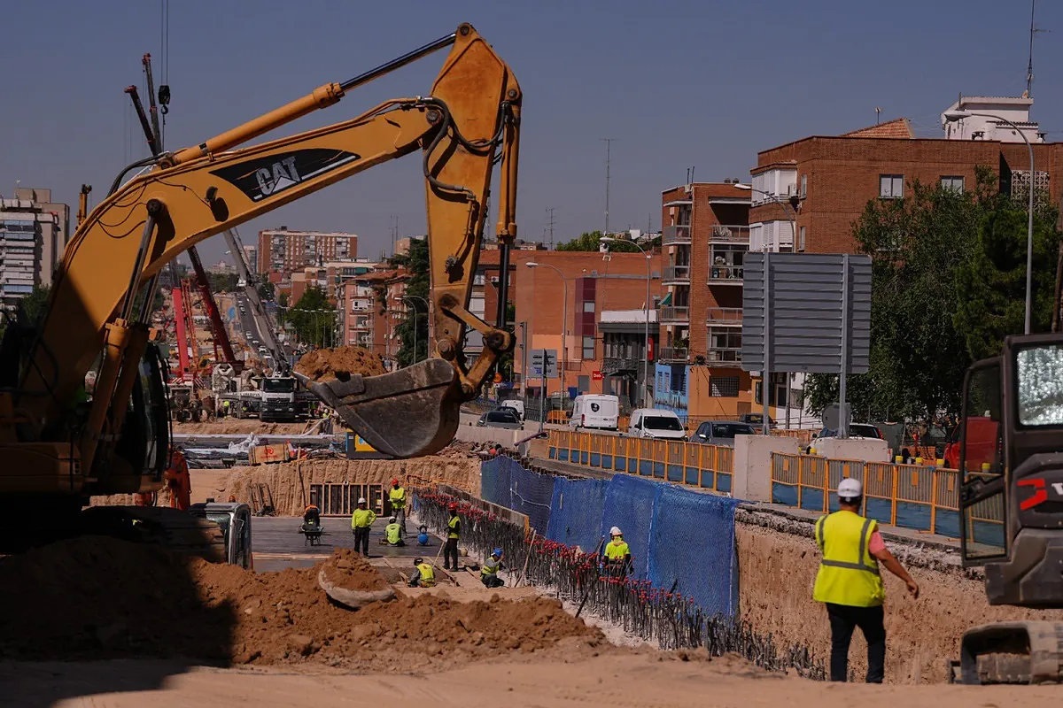 Madrid defiende que el soterramiento de la A-5 avanza según lo previsto: 62% de los pilotes ejecutados y nuevos desvíos desde agosto