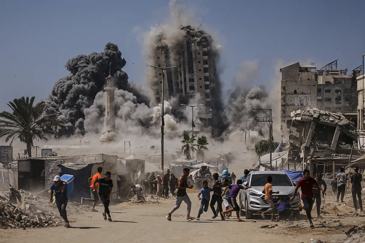 El Ejército de Israel designa una nueva "zona humanitaria" en el sur y avanza en el norte de Gaza