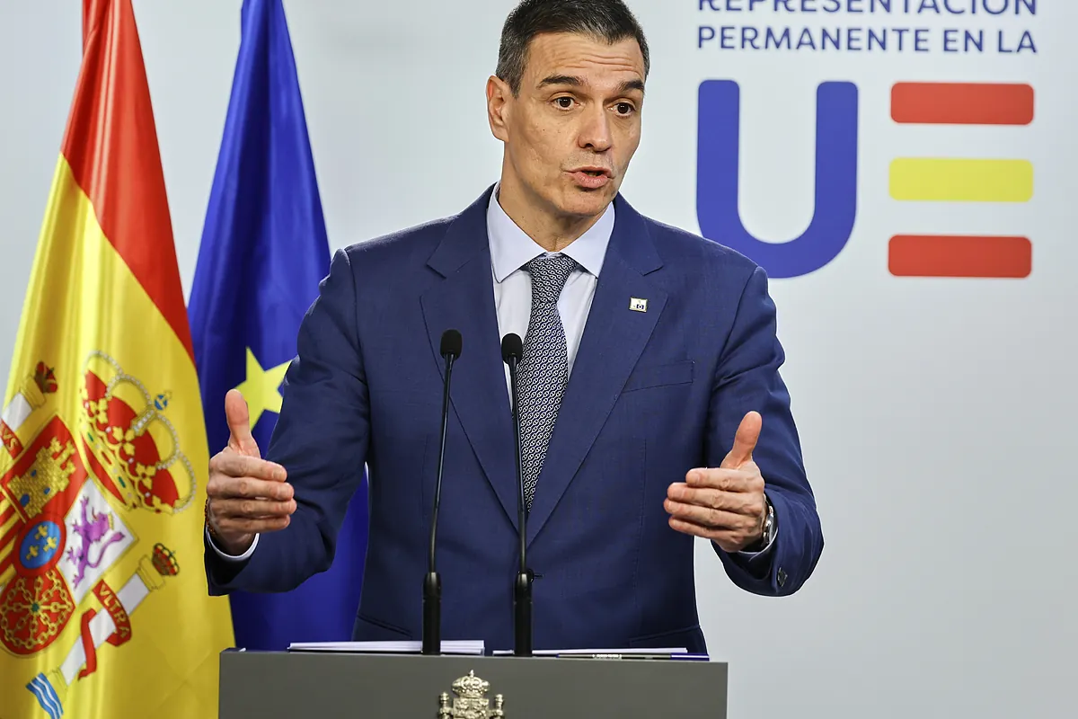 Sánchez normaliza otro año sin poder aprobar Presupuestos mientras echa un capote a Díaz por la presión del gasto militar