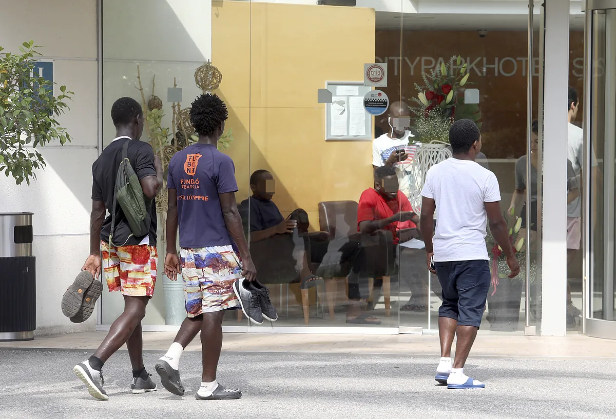 Cae en Tarragona una red de familias que estafó 1,5 millones de euros haciendo pasar a los hijos por menores migrantes no acompañados para obtener ayudas del Estado
