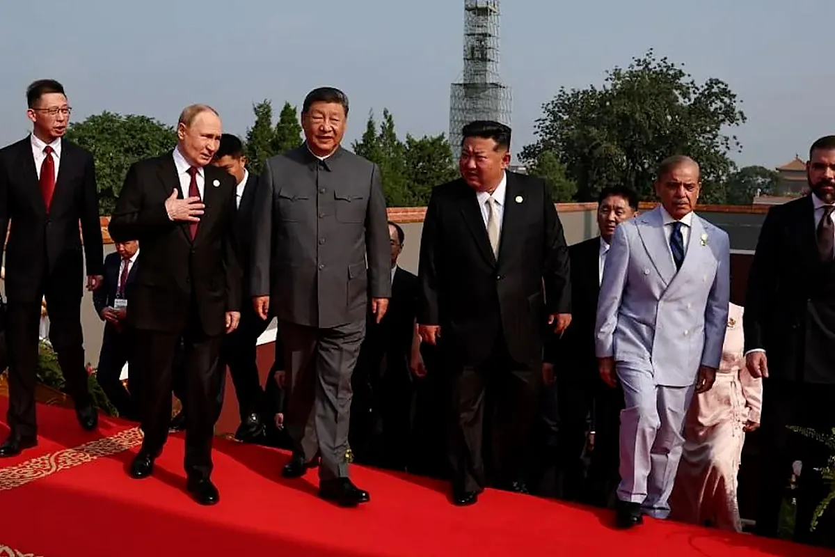 China exhibe una potencia militar novedosa y presume de sus relaciones con Putin y Kim Jong-un