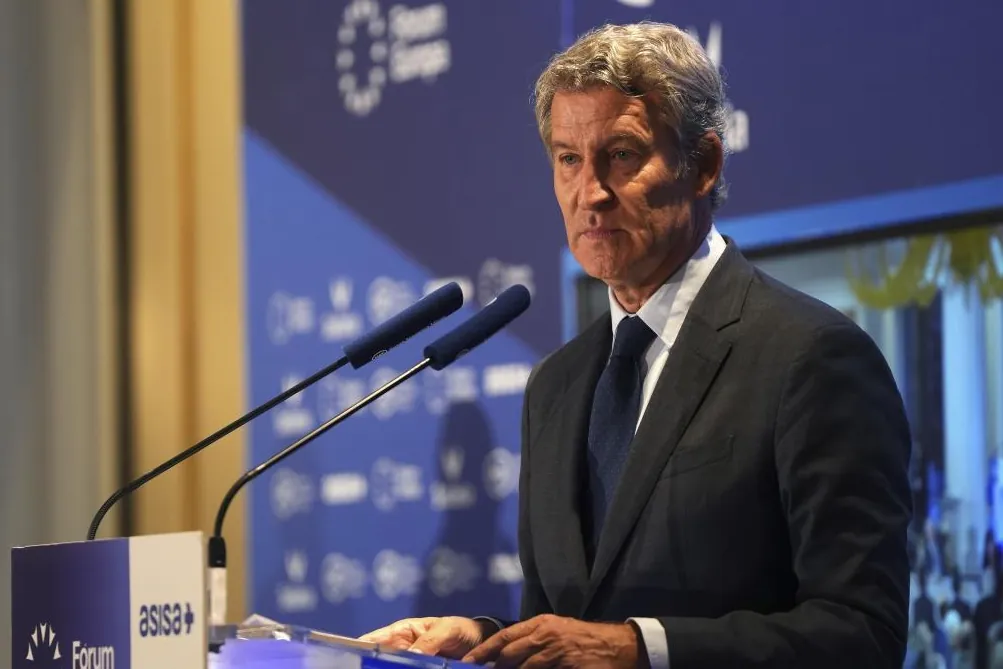 Feijóo promete cinco paquetes de reformas económicas y compensar a los usuarios cuando el AVE se retrase 30 minutos: "España no quiere más circo, quiere más pan"