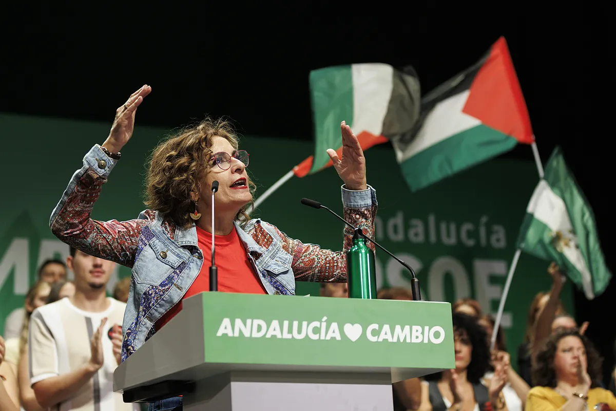 Montero responde a los ataques de Junts a Andalucía cargando contra "la derecha" y acusa al PP de fomentar el enfrentamiento territorial
