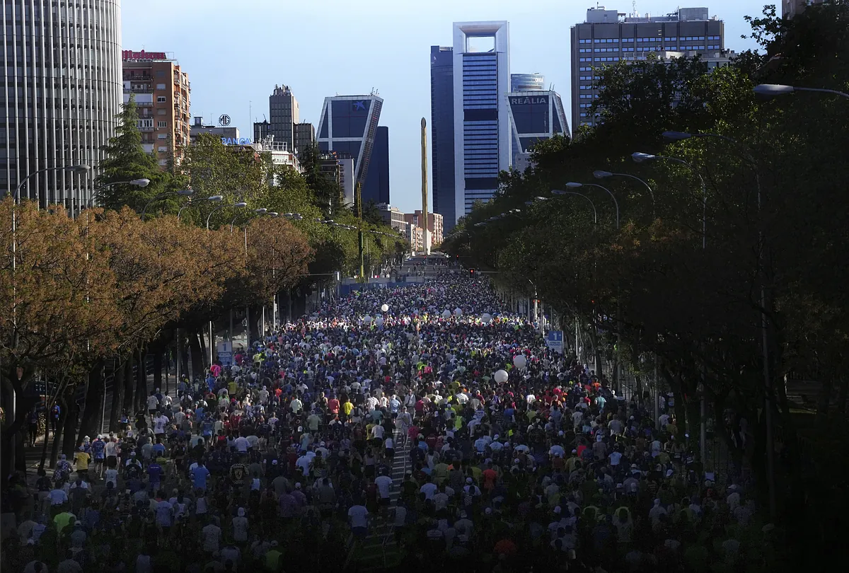Markaları yenmek için bir maratn: Podyumda Yago Red, Madrid Elktrik gitarların sesine ve bitiş çizgisinde bir evlilik teklifi