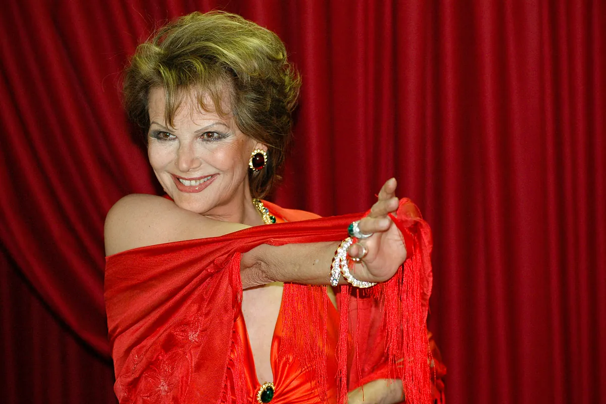 El lado más personal de Claudia Cardinale: los hombres de su vida y un hijo  al que hizo pasar por su hermano pequeño durante años | Celebrities