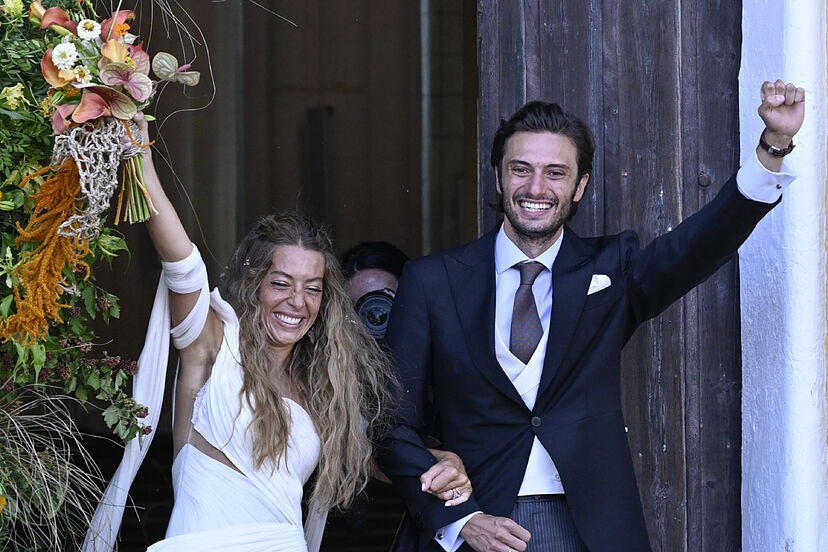 Dentro de la boda Belén Écija en Menorca: de la emoción de su madre Belén  Rueda a los tres vestidos de novia y los tacones Louboutin | Famosos
