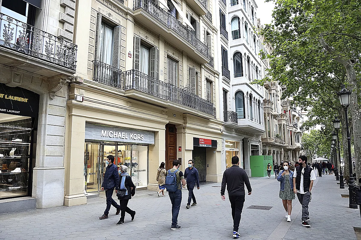 Uno de cada 10 locales comerciales ha desparecido en los últimos cinco años en España mientras el comercio online se duplica