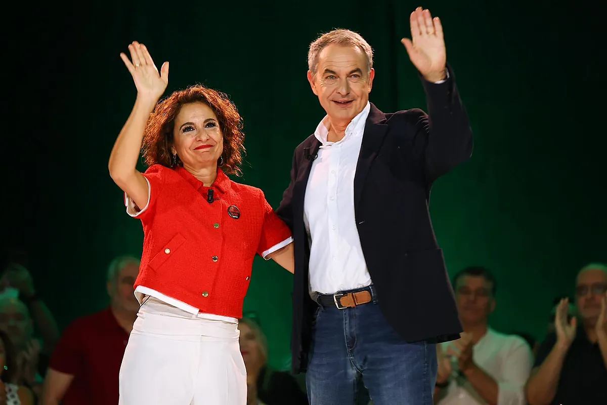 Montero trata de aislarse del escándalo de los sobres del PSOE: "Dicen que estamos aquí para aprovecharnos, pero hay y tantos que nos dejamos la piel..."