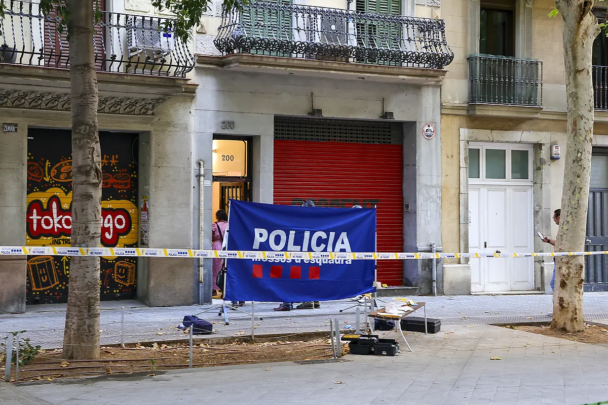 Un hombre asesinado a tiros en el centro de Barcelona, en el portal y a ...