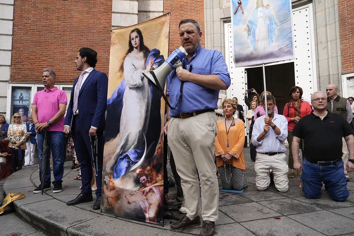 PSOE y Sumar revocan el permiso del Congreso a un acto de grupos católicos que incluía al promotor del Rosario de Ferraz