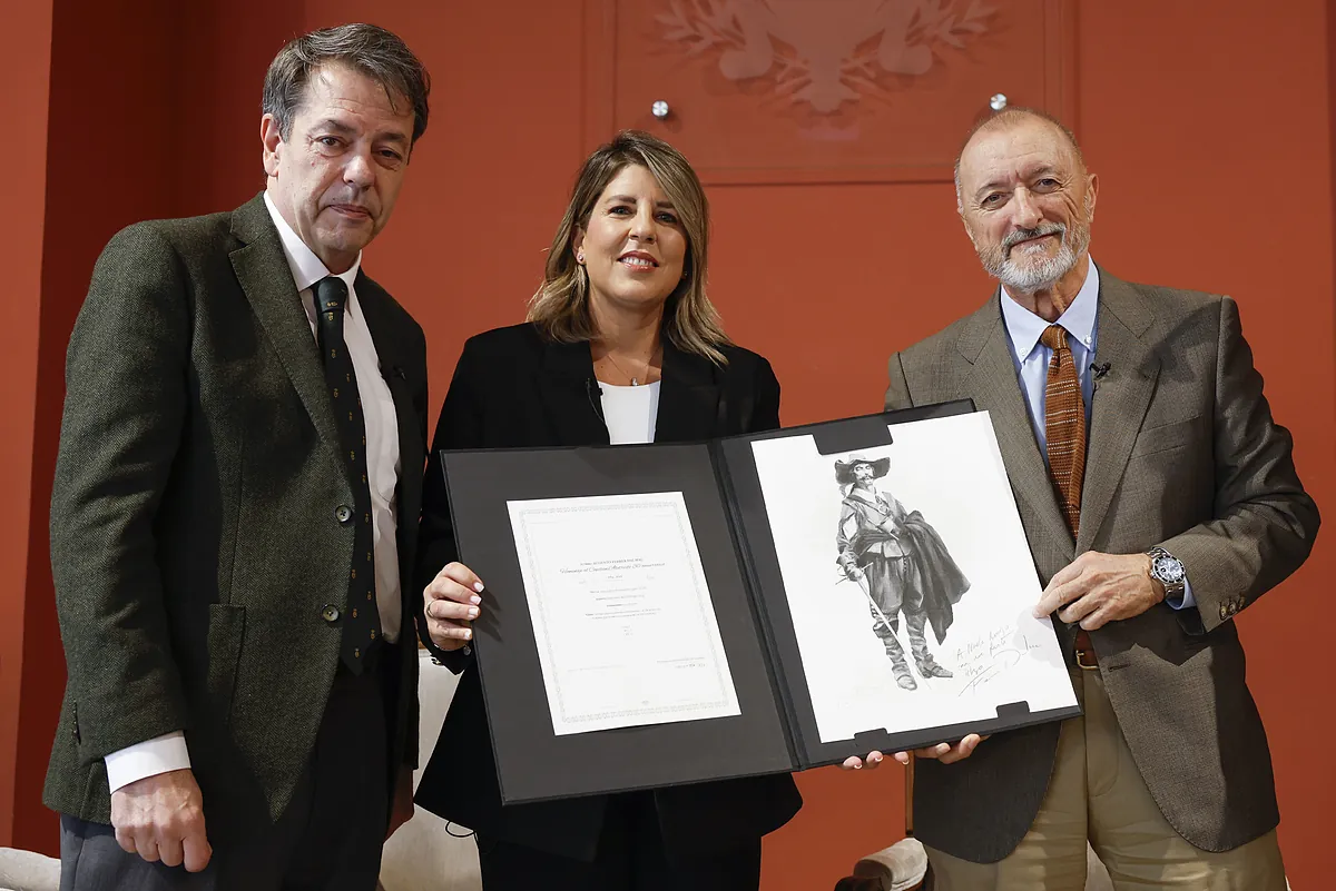 Arturo Pérez-Reverte tendrá una estatua del Capitán Alatriste en Cartagena: "Yo moriré en cinco o 10 años, pero ahí seguirá esa estatua de bronce"