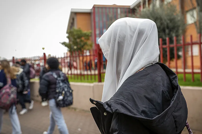 Alumnas musulmanas en Parla: "Antes que quitarme el hiyab, me cambio de instituto"
