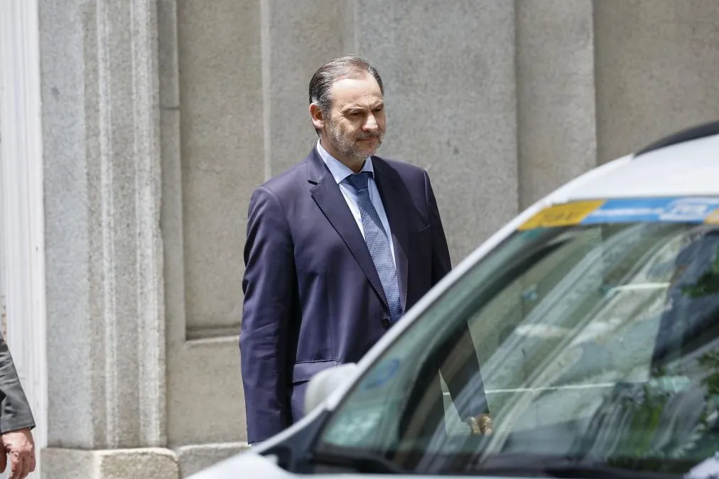 Ábalos pide un abogado de oficio para declarar ante el Supremo sobre los pagos en efectivo del PSOE