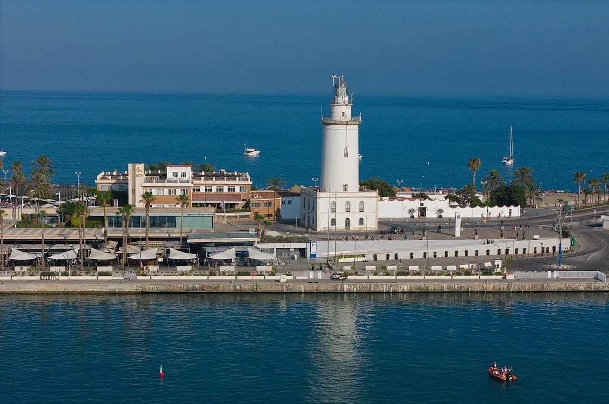 Esta ciudad andaluza comparte con Tenerife el privilegio de tener los únicos faros con alma femenina del mundo: así es su historia