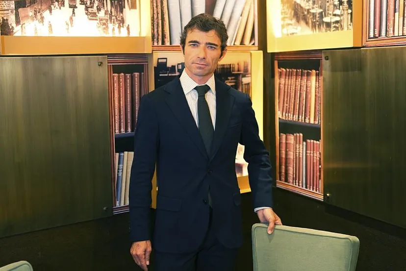 Fernando Robleño, matador de toros, posa en un rincón del literario Ca