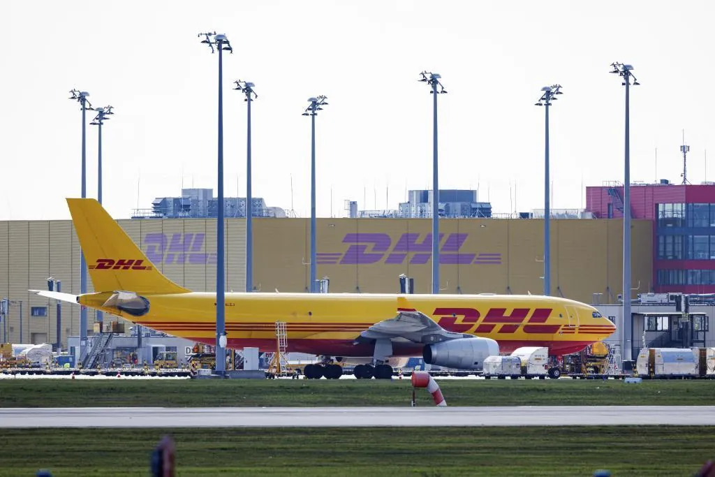 El aeropuerto de El Prat refuerza su capacidad logística con un  hub  internacional de DHL