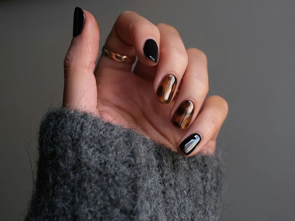 Uñas para octubre de 2025: 9 diseños originales y elegantes para destacar este otoño