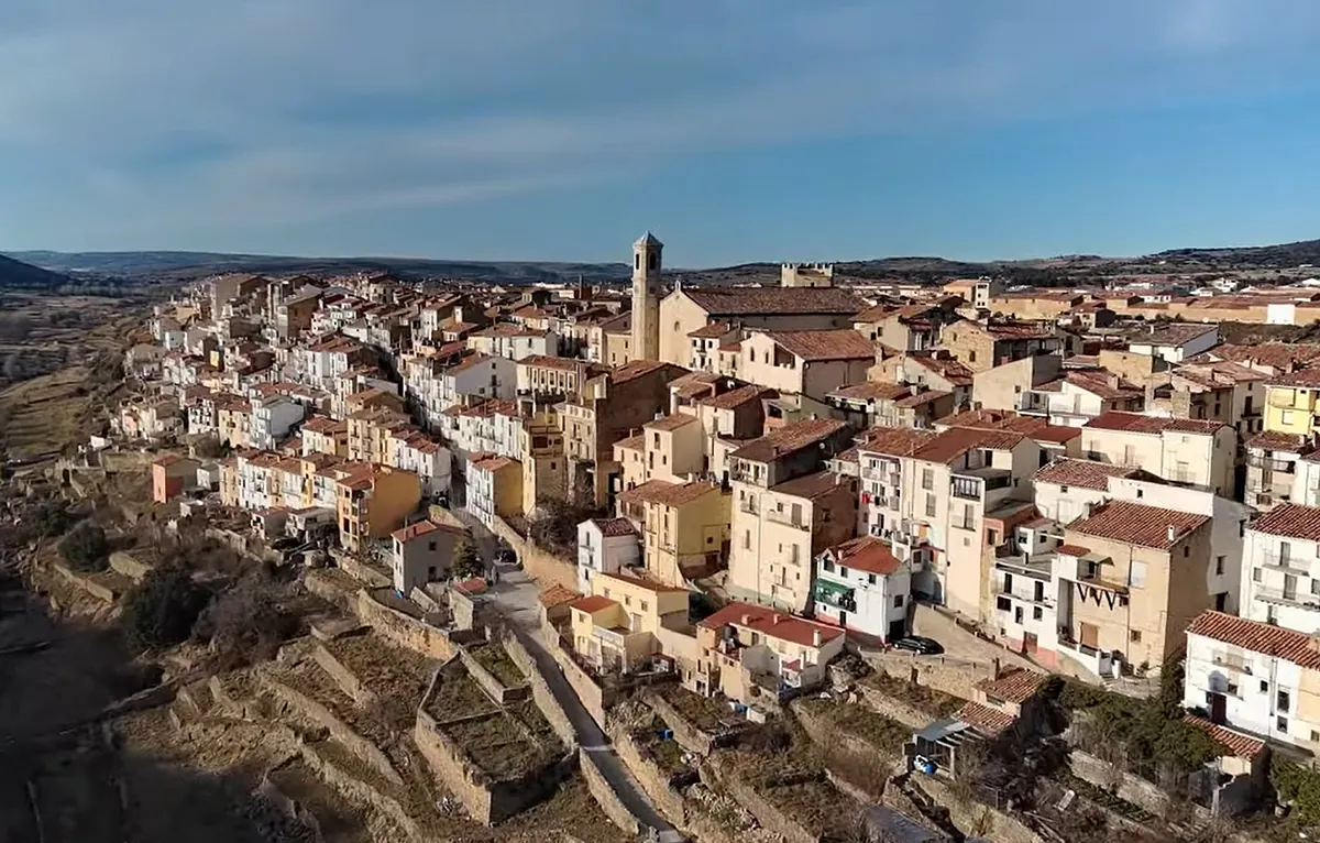 El pueblo más bonito de Castellón que nadie conoce: castillo medieval, montañas infinitas y olor a romero