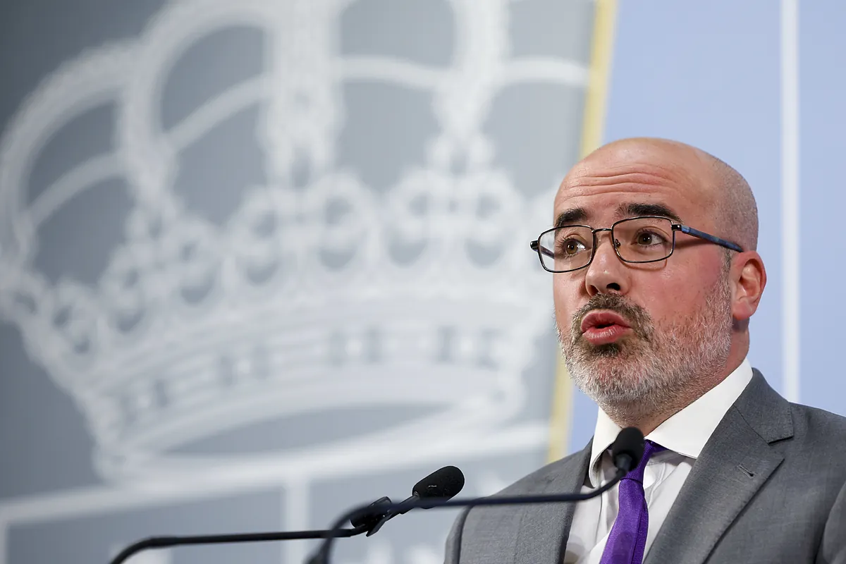El triple enfrentamiento de Sol y Moncloa alcanza máximos:  Las acusaciones de racismo son repugnantes 