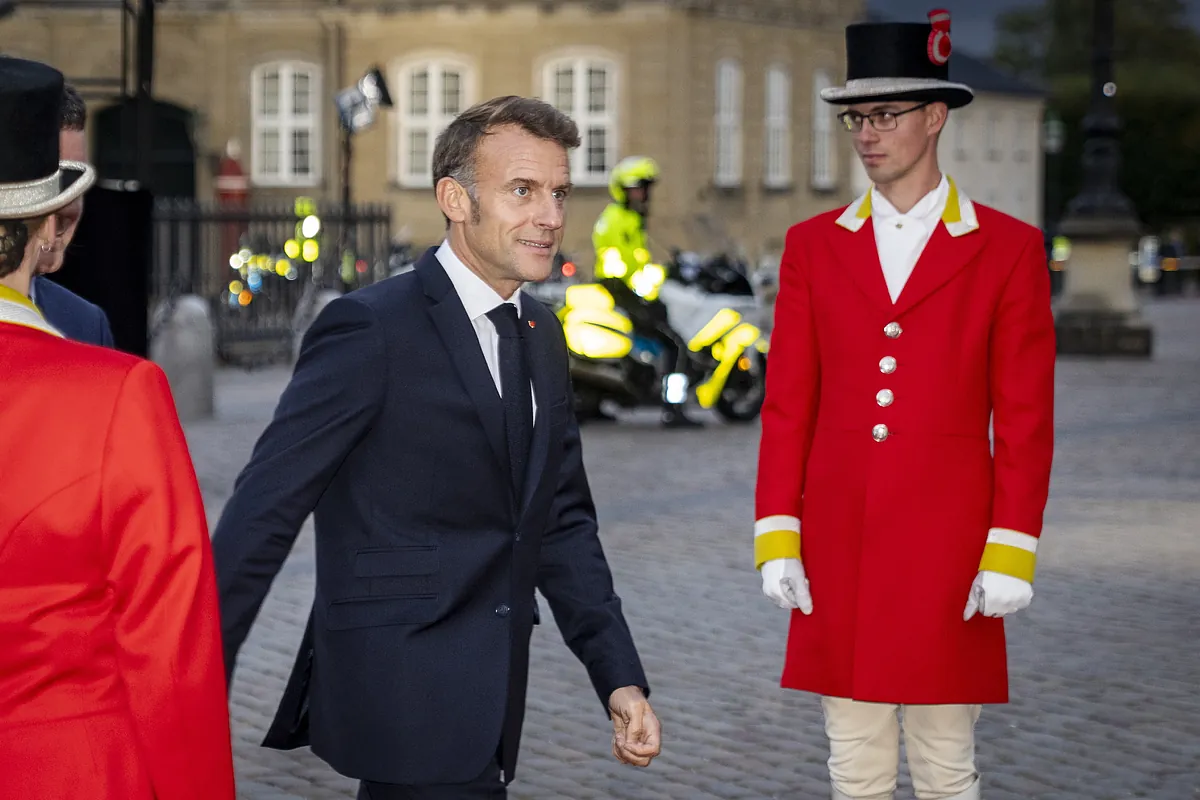 Emmanuel Macron, Fransız yetkililer tarafından ele geçirilen Rus gemisine “çok önemli usulsüzlükler” suçluyor