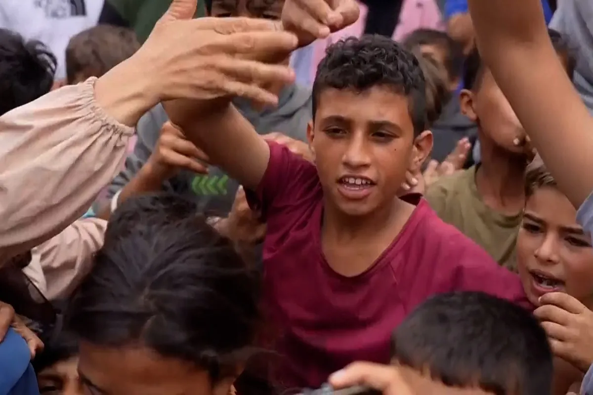 Los niños de Gaza celebran entre gritos de alegría el acuerdo de paz entre Israel y Hamas