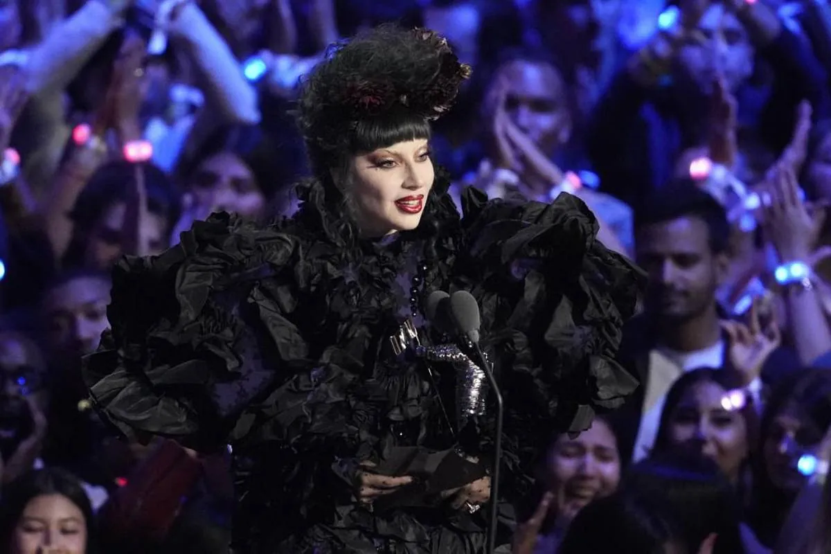 Ariana Grande y Lady Gaga brillan en los MTV VMA