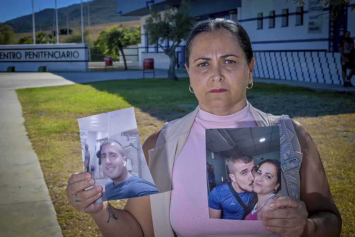"Mi hijo tenía el 90% del cuerpo con golpes. Meaba y cagaba sangre tras la paliza de 11 funcionarios"