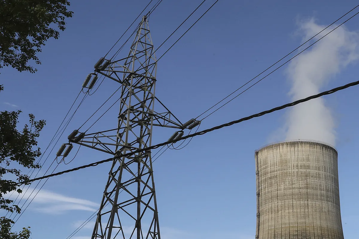 ¿Por qué el precio de la luz se ha multiplicado por cinco tras el gran apagón? Todo lo que sabemos (y no sabemos) de la caída
