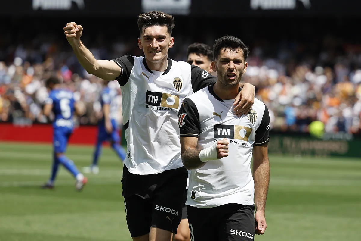 El Valencia libera sus sueños endosando una goleada al Getafe