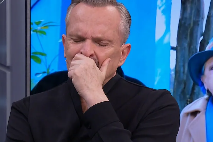 Miguel Bosé se inmola en El Hormiguero y Pablo Motos le acaba rompiendo |  MomenTVS