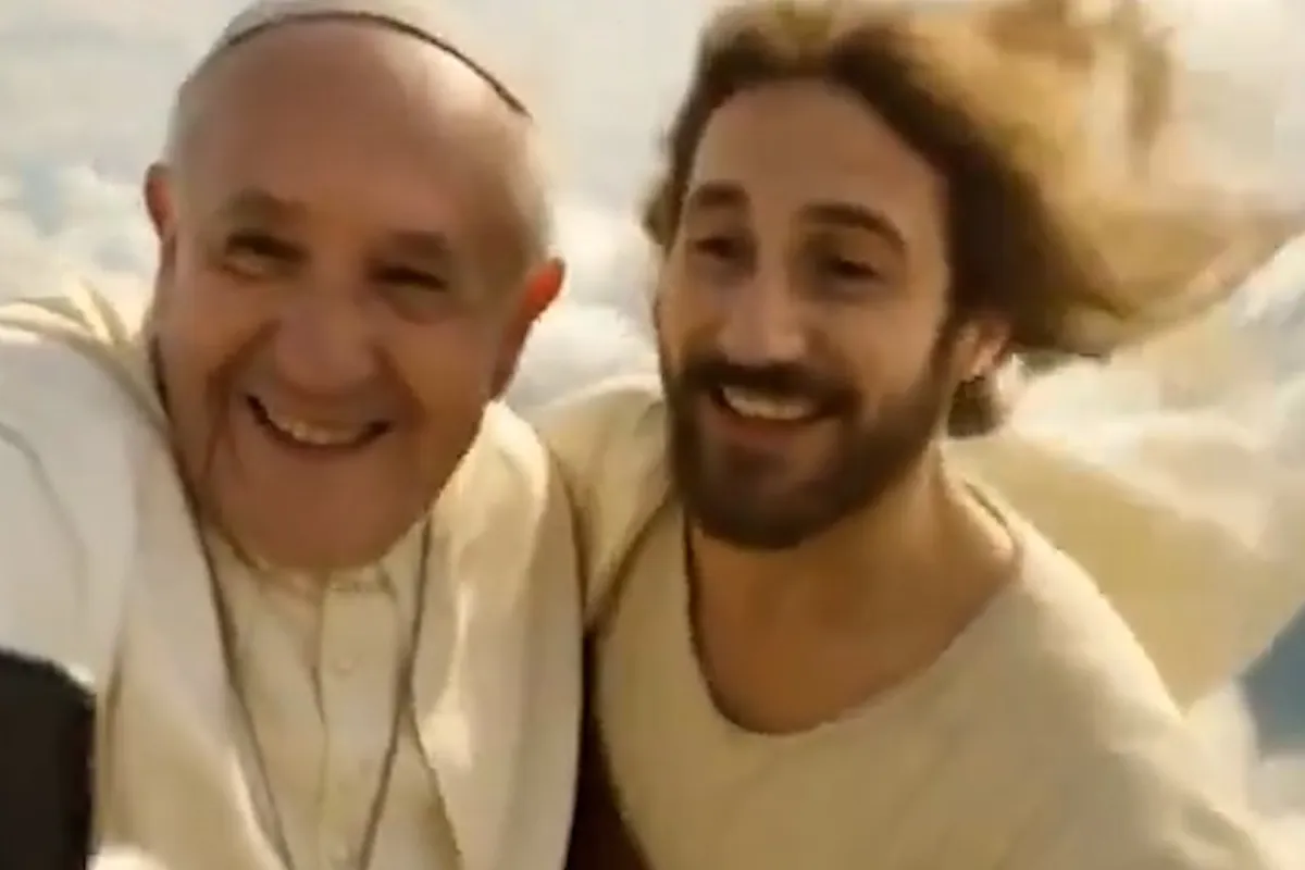 El Papa Francisco y Jesucristo se 'encuentran' en el cielo gracias a la IA
