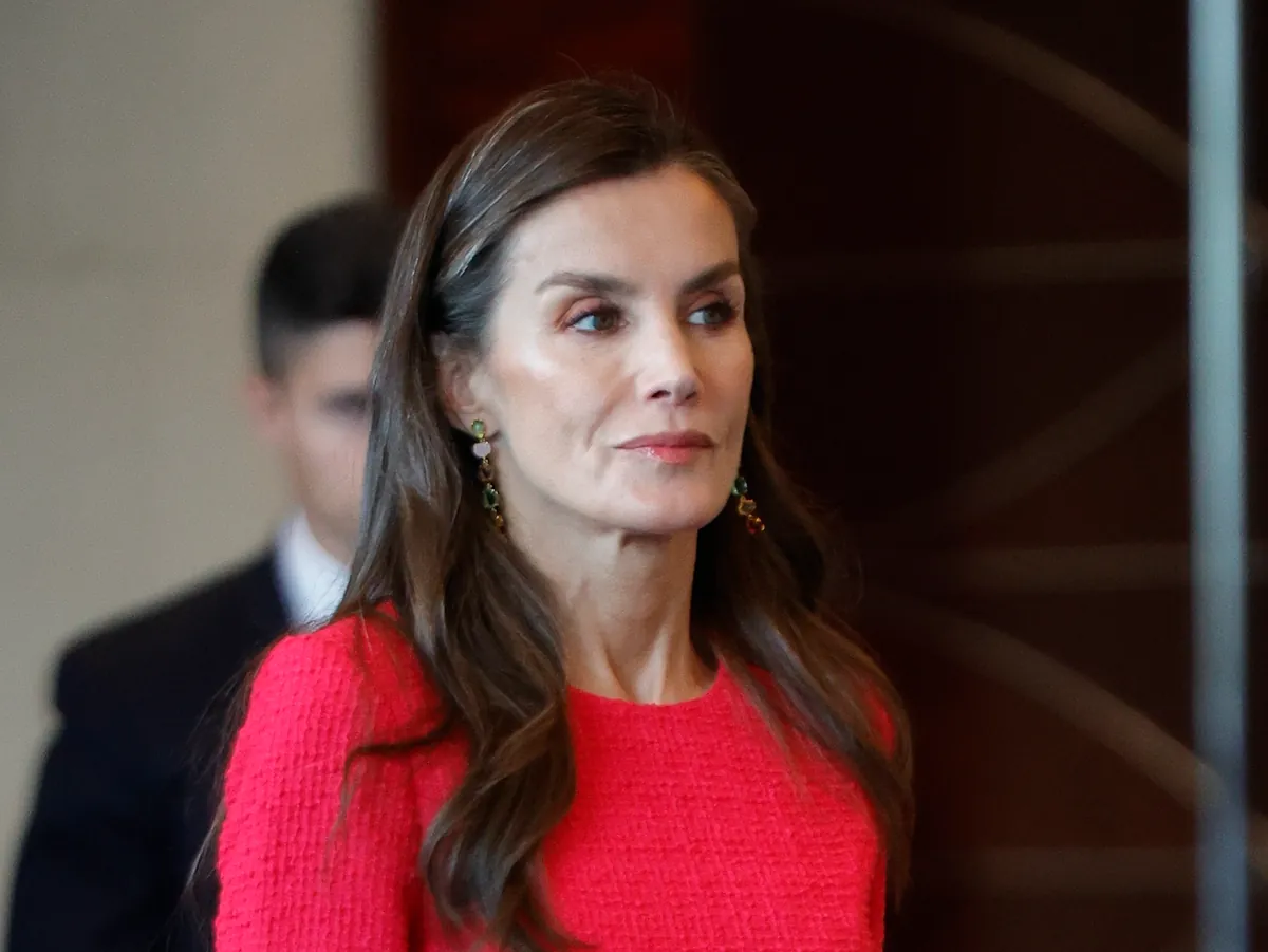 La Reina Letizia deslumbra en Beijing: un encuentro real lleno de estilo y glamour