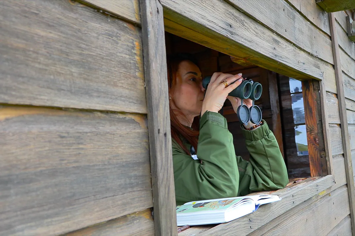 Senderismo y 'birdwatching' por el Paralelo 40: la mejor forma de descubrir las aves de la región