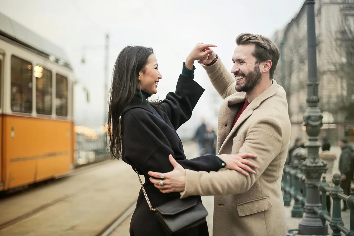Qué son las parejas TIL y por qué este tipo de relación está creciendo