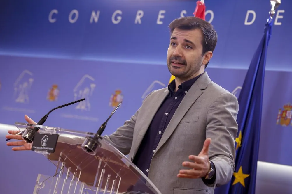Los socios de izquierdas responden con escepticismo y críticas a la propuesta de incluir el aborto en la Constitución