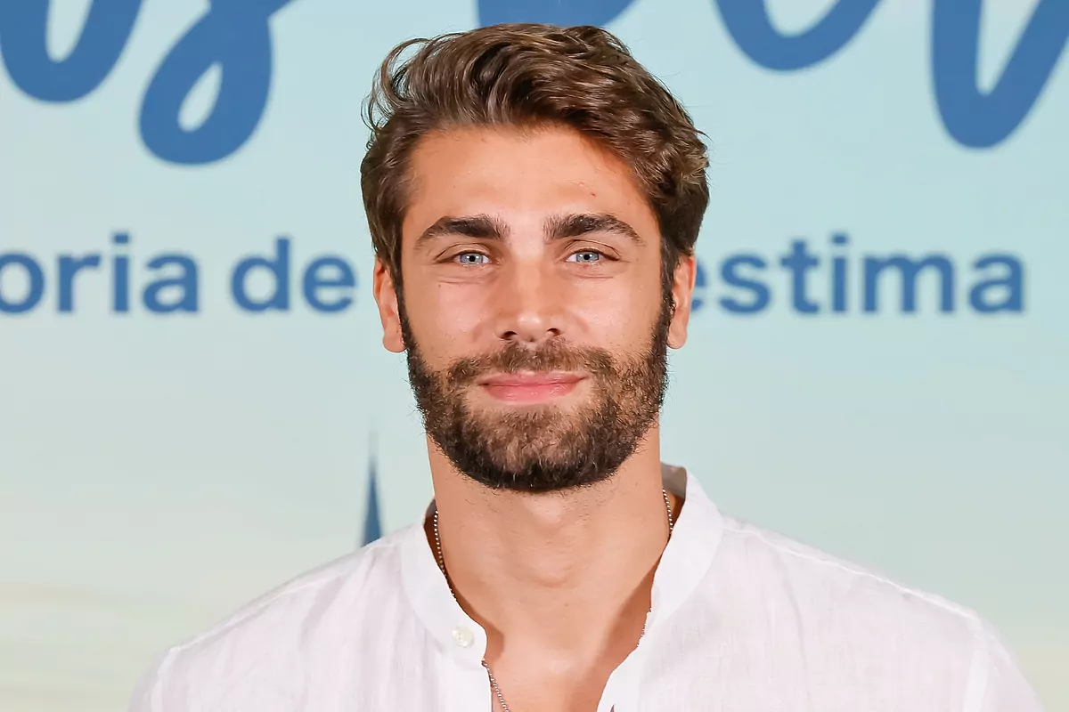 hombre guapo no famoso