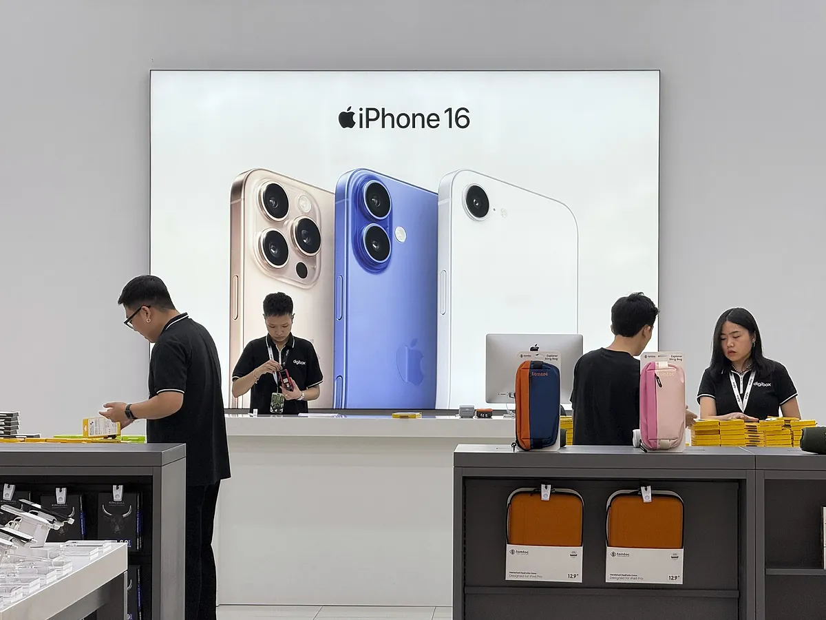 Trump amenaza a Apple con un arancel del 25% si no fabrica los iPhones en EEUU