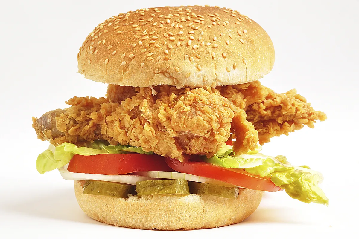 Por qué el pollo frito es la nueva hamburguesa:  El filete empanado es un plato que habla del hogar y es universal 