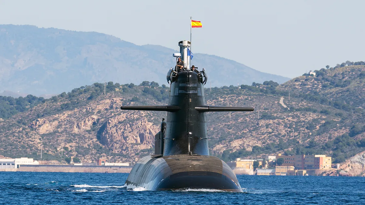 El submarino español S-81 Isaac Peral despliega por primera vez con la OTAN para vigilar las aguas del Mediterráneo