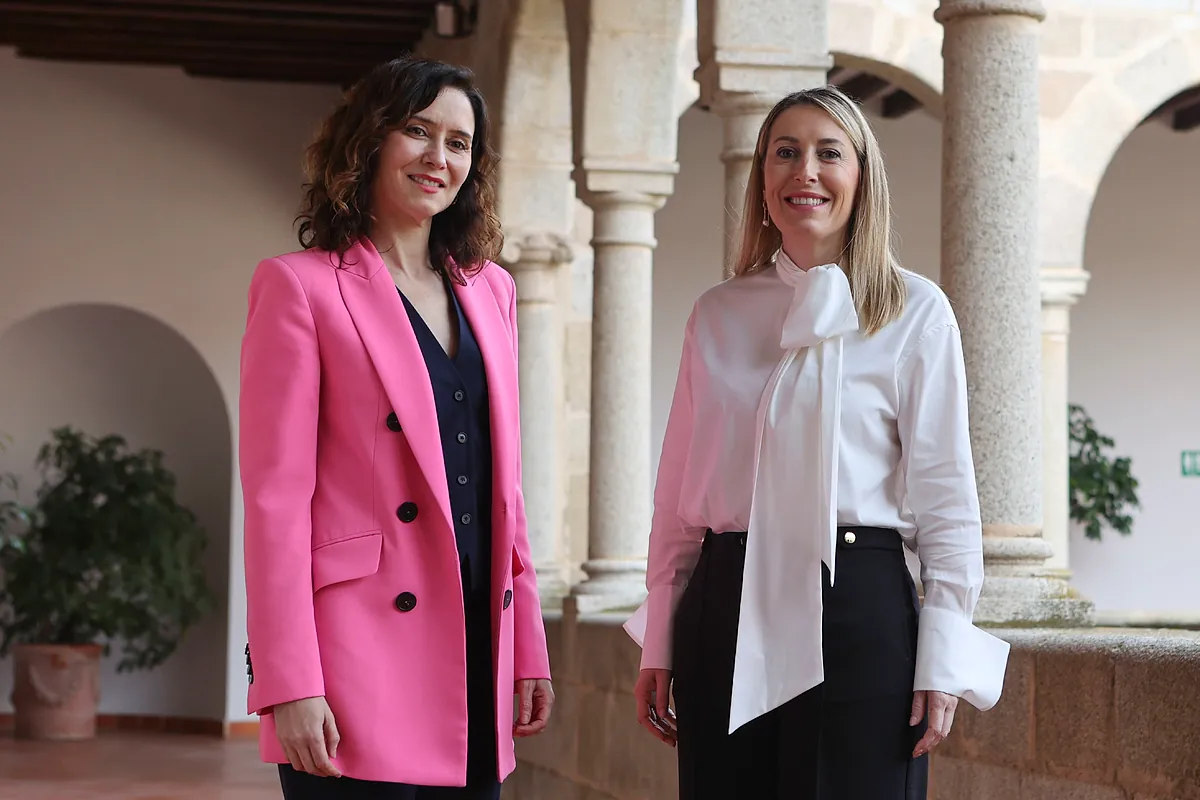 Mano tendida de Ayuso a Guardiola para defender juntas la energía nuclear y Almaraz durante la campaña extremeña:  A disposición