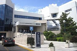 Pedro Sánchez envía a su hija a una universidad de pago católica en plena ofensiva del Gobierno contra la educación privada