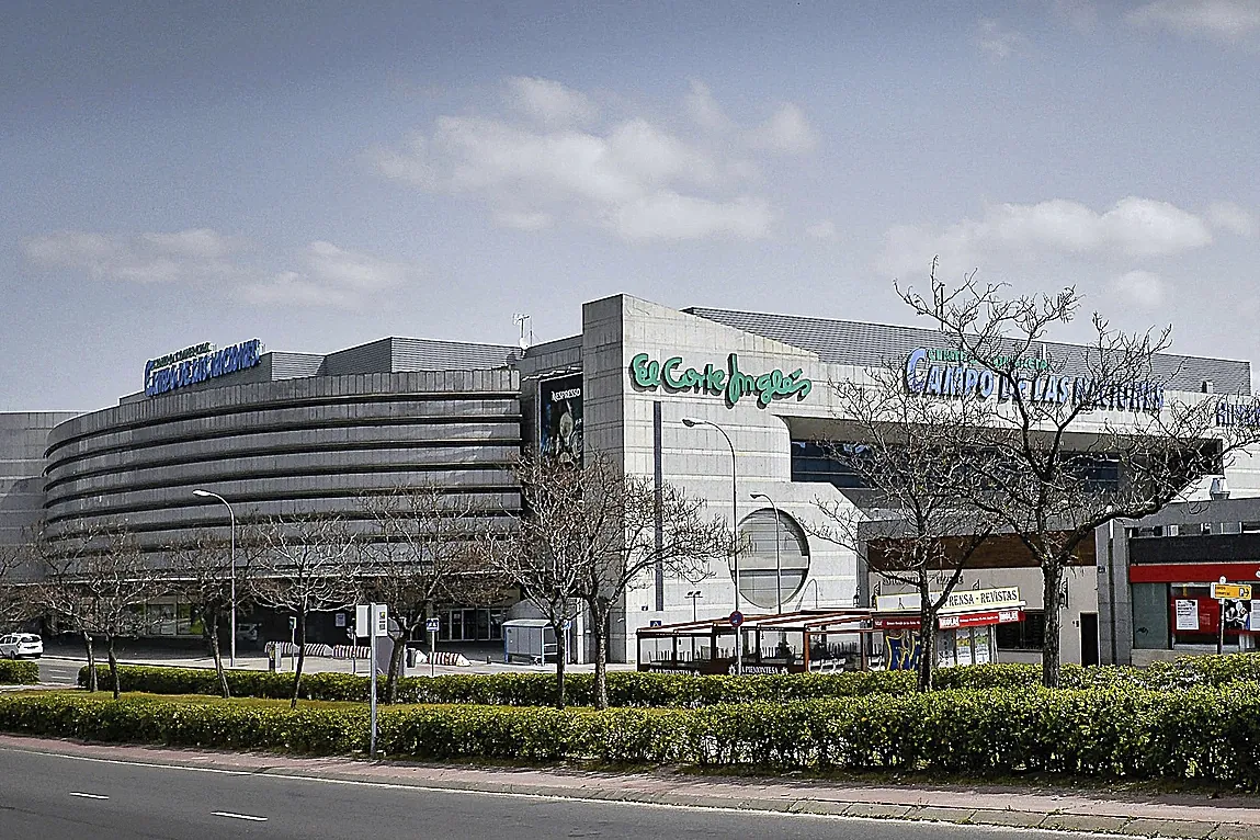 Los dos policías condecorados por atrapar en Madrid a un agresor machista mientras compraban en El Corte Inglés: "Acababa de darle 14 puñaladas a su ex novia"