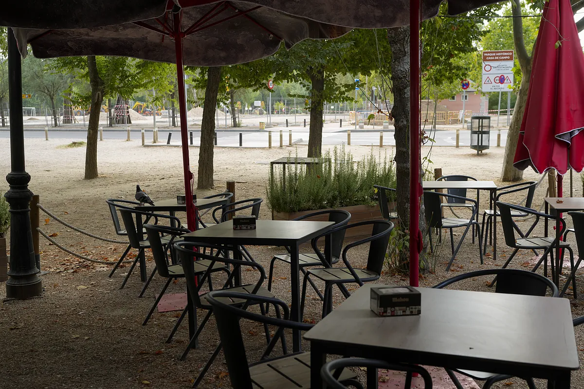 Las obras del parking de Lago de la Casa de Campo arruinan el agosto de los hosteleros: "Ha sido un completo desastre, nos han cancelado todas las reservas"