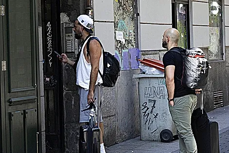 El Ministerio de Vivienda notifica 1.531 pisos turísticos ilegales en Madrid a las plataformas para que retiren sus anuncios 'online'