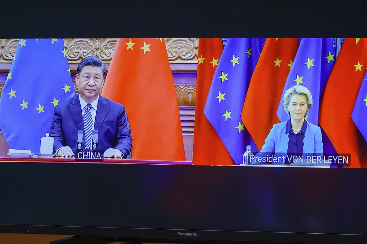 De la extrema paciencia de la UE a la extrema resistencia de China: dos maneras opuestas de enfrentar la guerra comercial de Trump