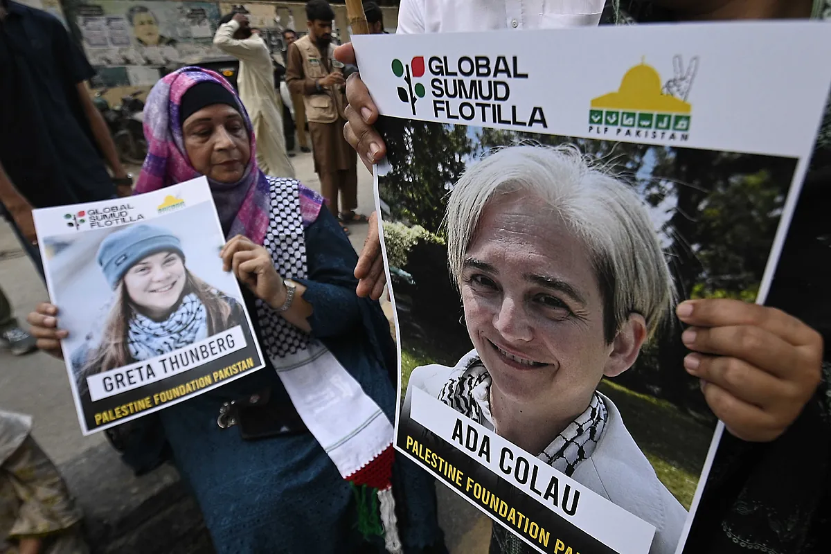 La ex alcaldesa Ada Colau y el concejal de ERC en Barcelona Jordi Coronas llegan al aeropuerto de El Prat tras ser deportados por Israel: "Ha habido abusos y malos tratos, pero nada comparado al que sufre el pueblo palestino cada día"